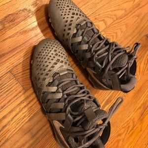 Football cleats size 8 Nike